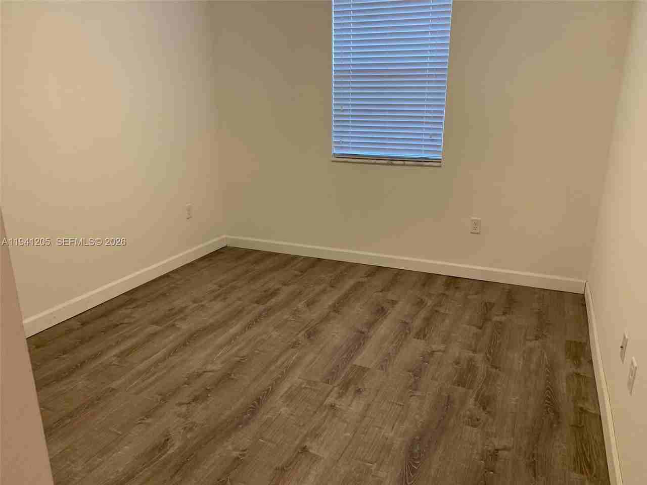 1271 Se 27th St #1271-1271 - Photo 2 of 41