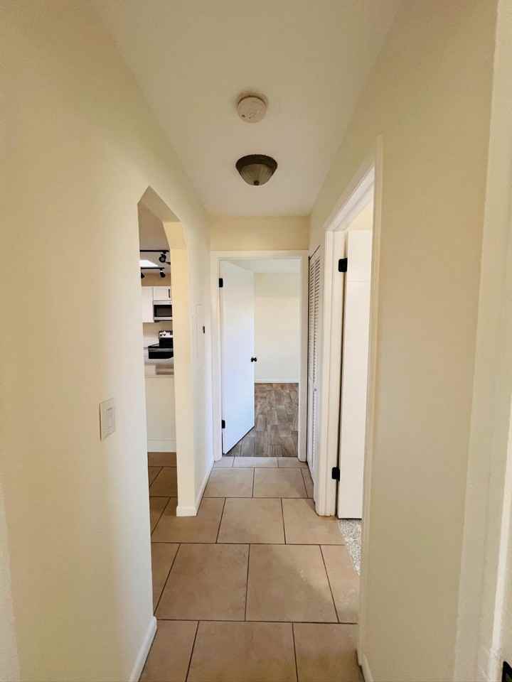 625 Oak St #625D - Photo 3 of 15