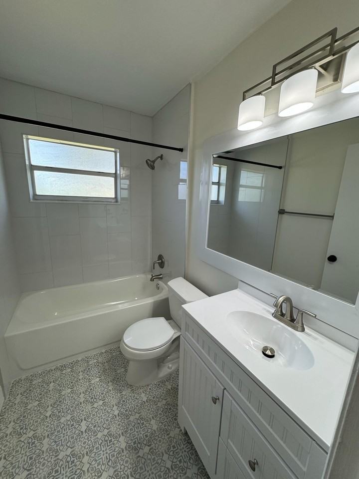 625 Oak St #625D - Photo 4 of 15