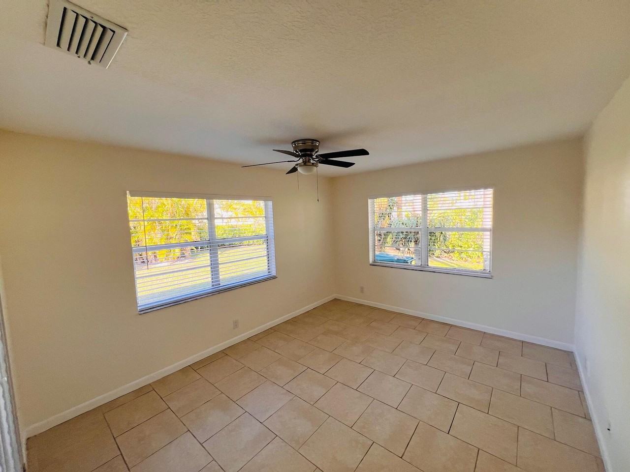 625 Oak St #625D - Photo 5 of 15