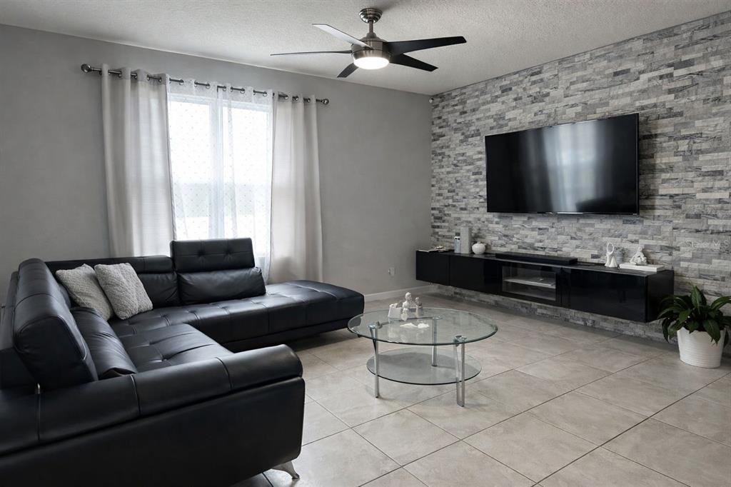 417 Tanglewood Dr #417 - Photo 2 of 16