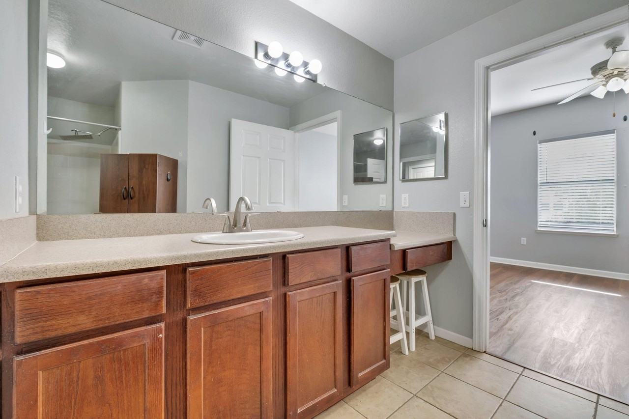 2801 Chancellorsville Dr #2801-137 - Photo 6 of 42