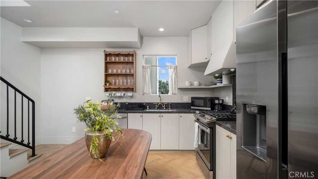 1347 Seward St #1347 - Photo 2 of 30