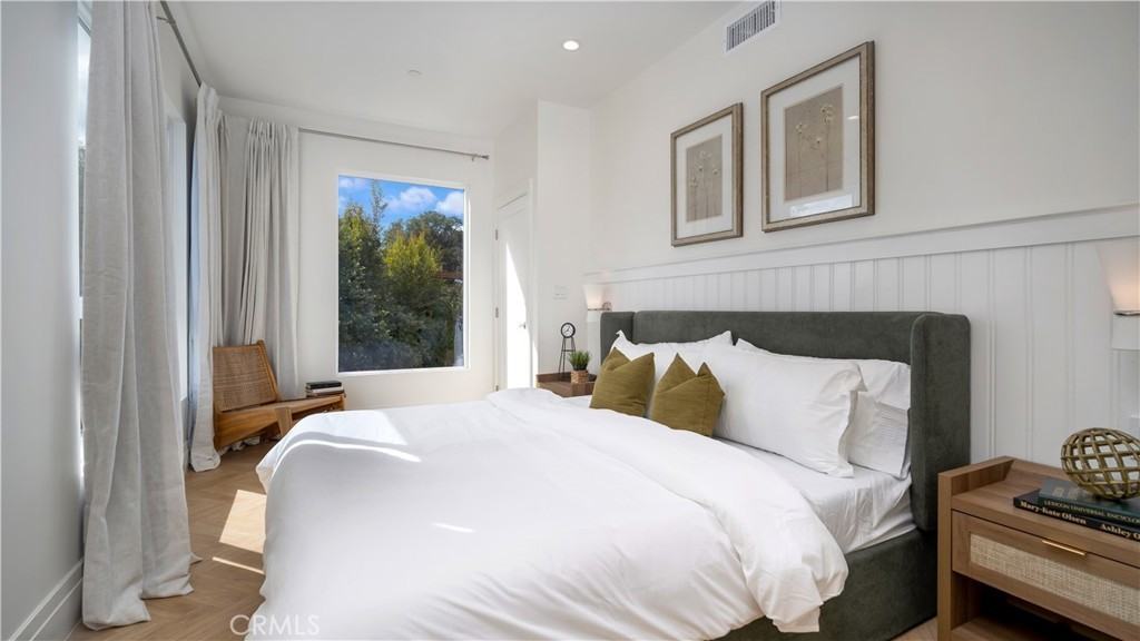 1347 Seward St #1347 - Photo 3 of 30