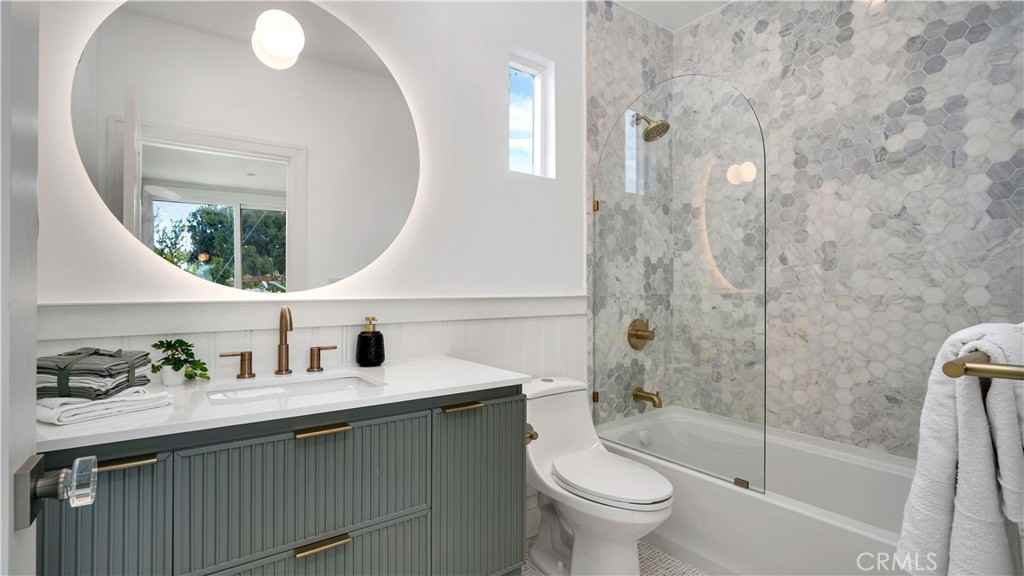 1347 Seward St #1347 - Photo 4 of 30