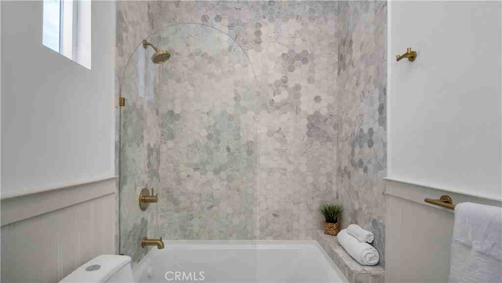 1347 Seward St #1347 - Photo 5 of 30