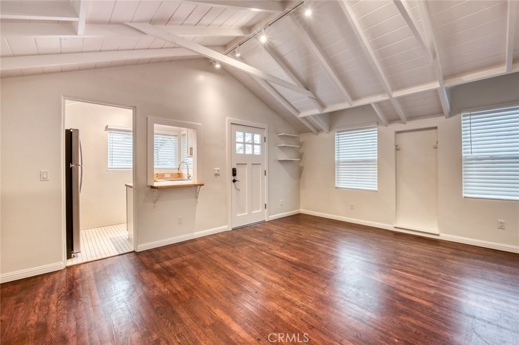 368 Oak St #368B - Photo 2 of 12