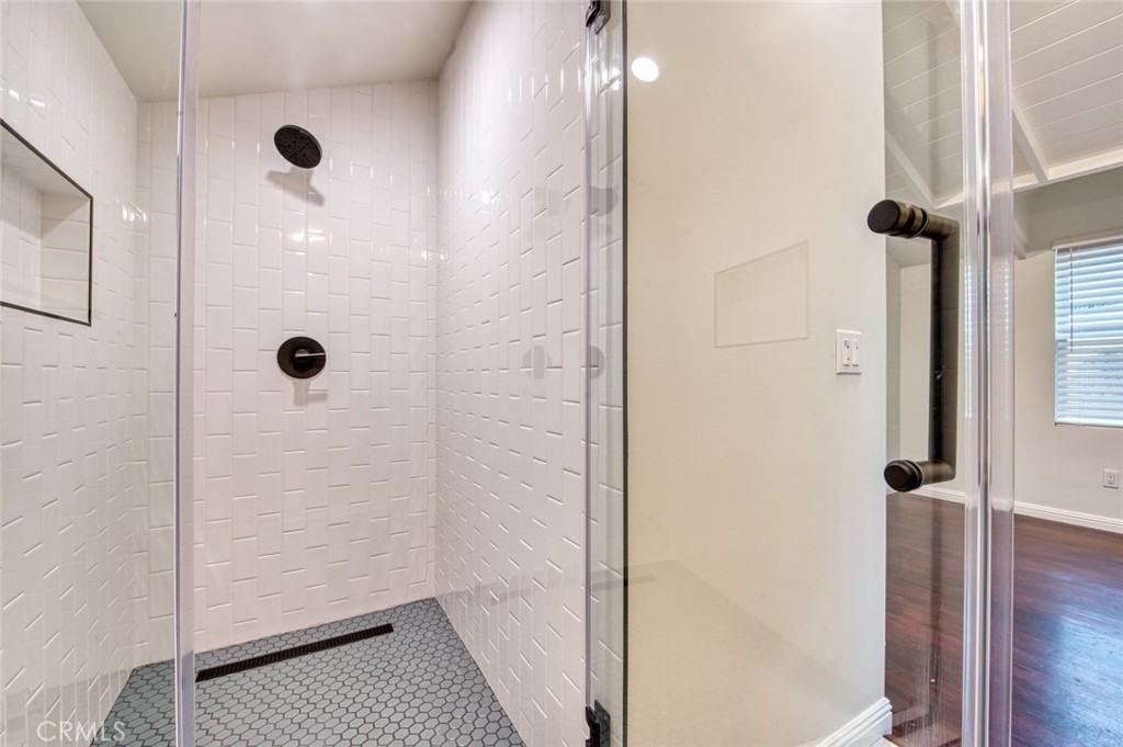 368 Oak St #368B - Photo 6 of 12