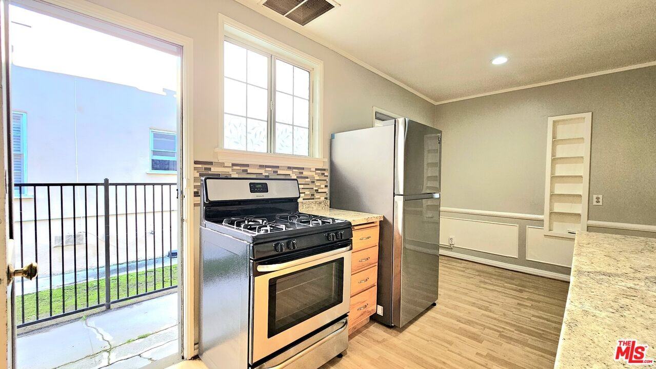 1022 S Norton Ave #1022B - Photo 7 of 28