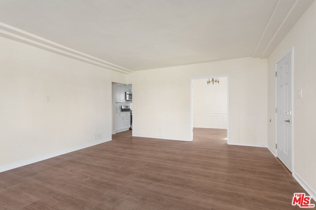 1154 S Cochran Ave #1154 - Photo 5 of 15