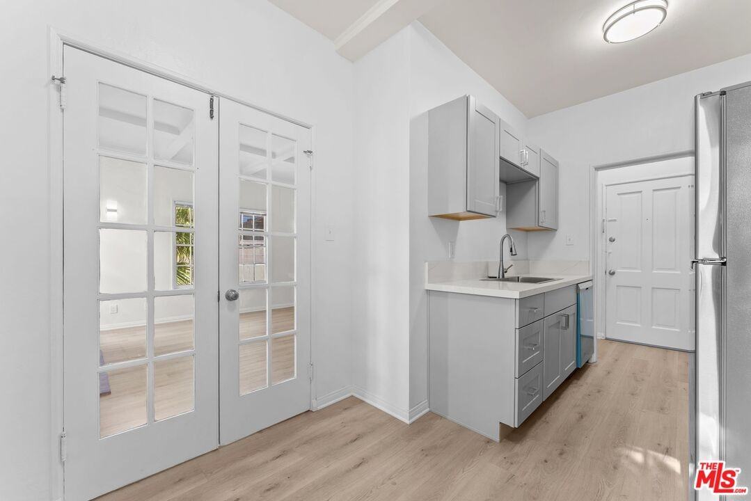 140 S Camden Dr #140-203 - Photo 5 of 24