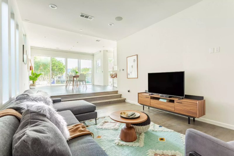 611 Flower Ave - Photo 3 of 20