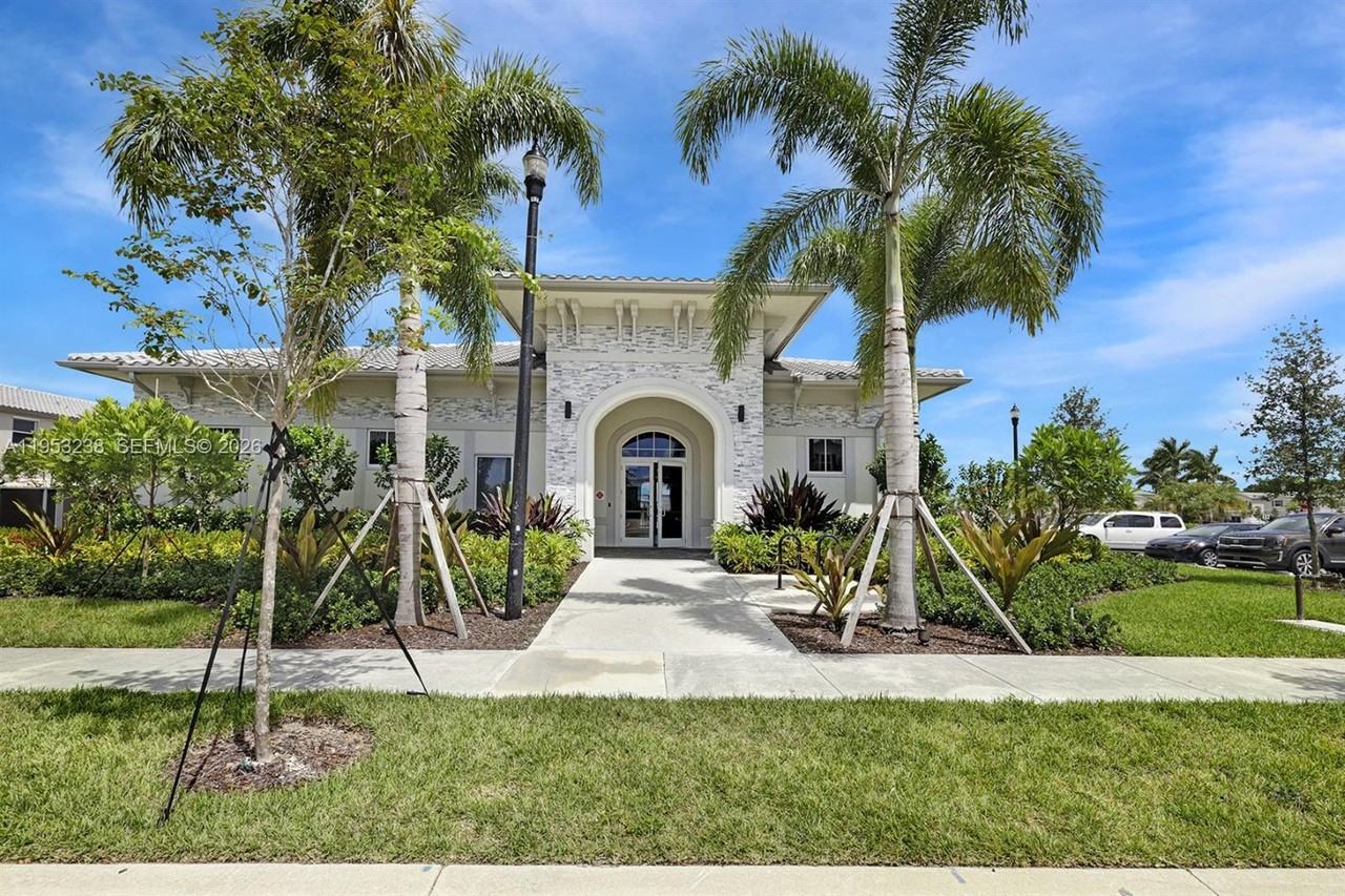 2683 Se 11th St #2683 - Photo 4 of 26