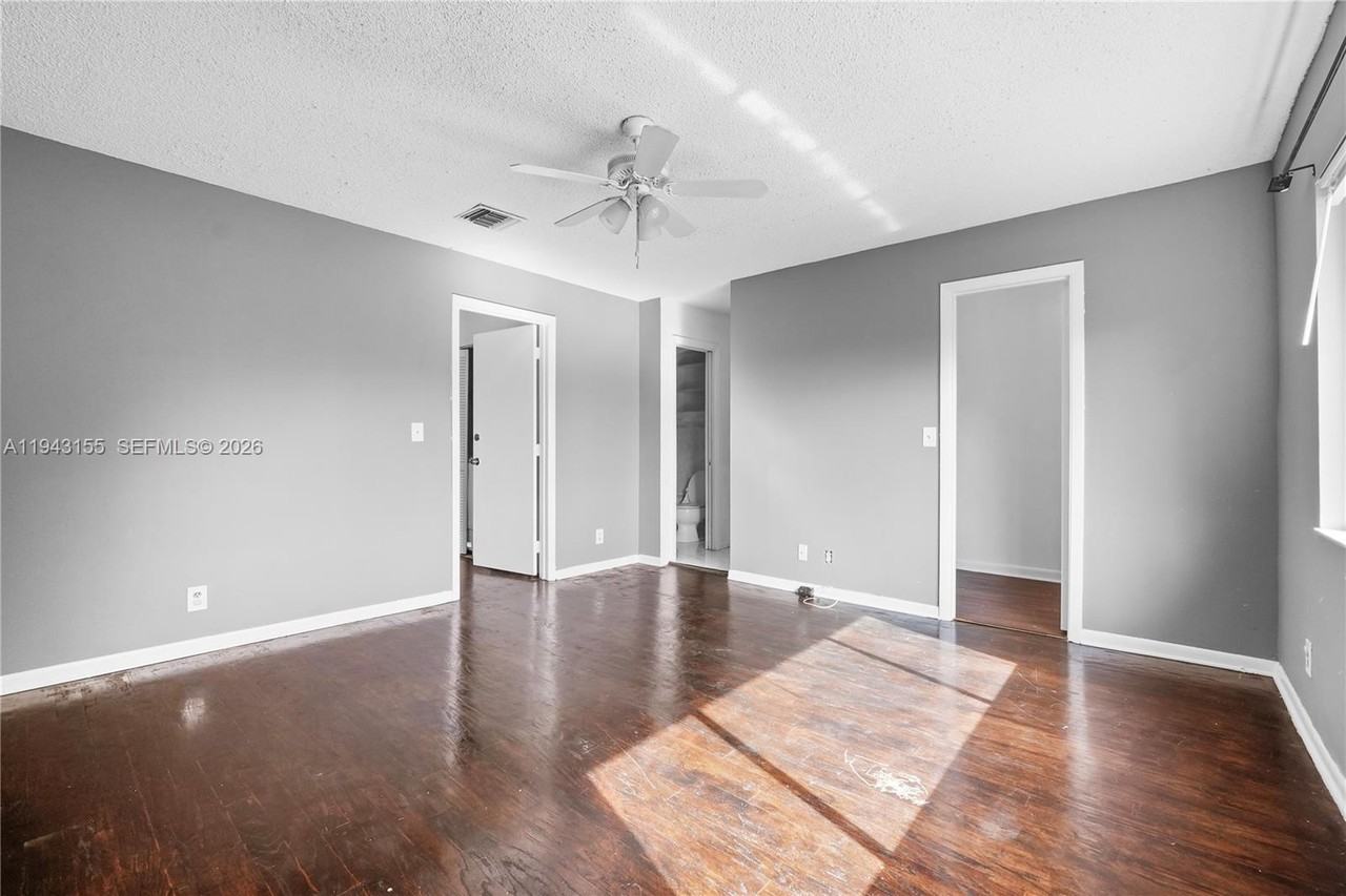 1103 Sussex Dr #1103-1103 - Photo 3 of 22