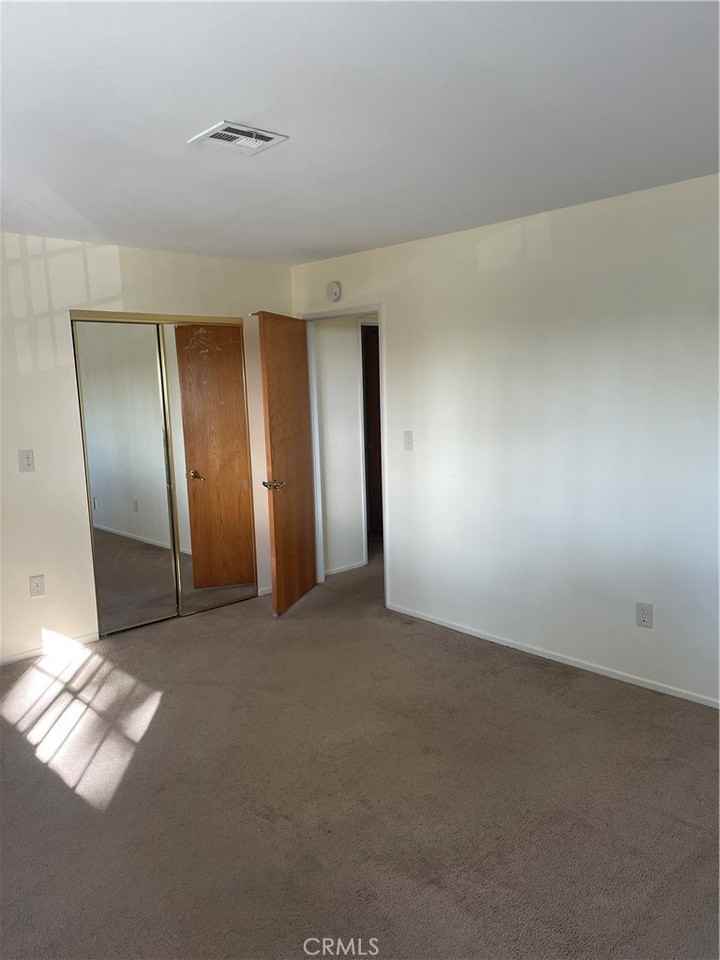 6008 Comstock Ave #6008E - Photo 2 of 7