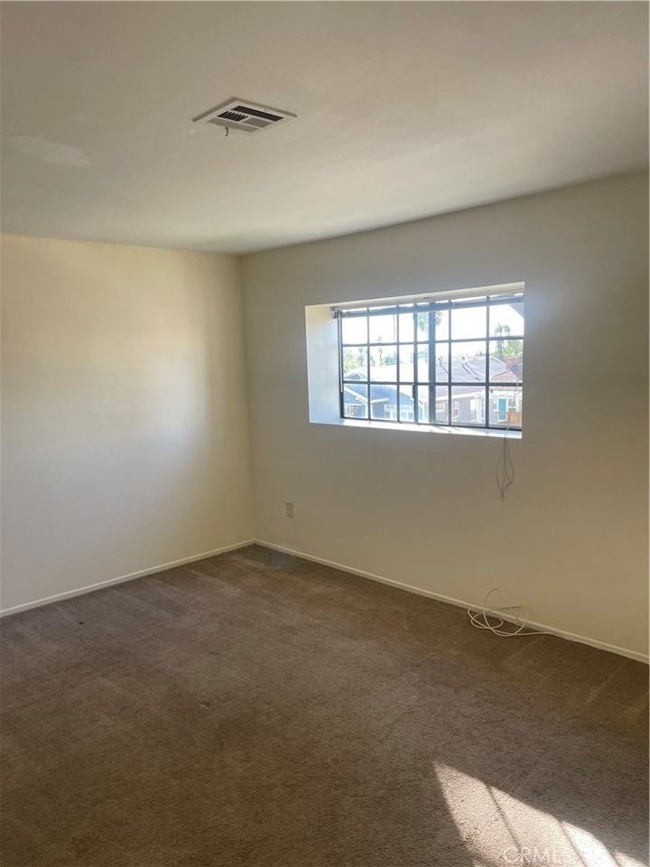 6008 Comstock Ave #6008E - Photo 4 of 7