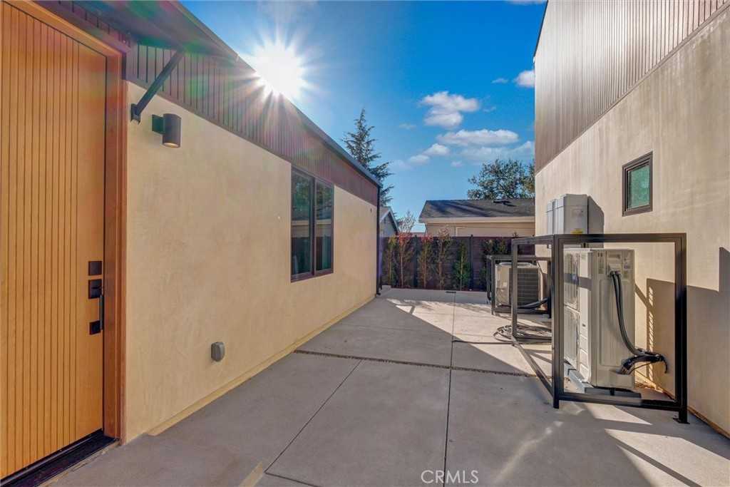 1690 N Sierra Bonita Ave #1690 - Photo 2 of 10