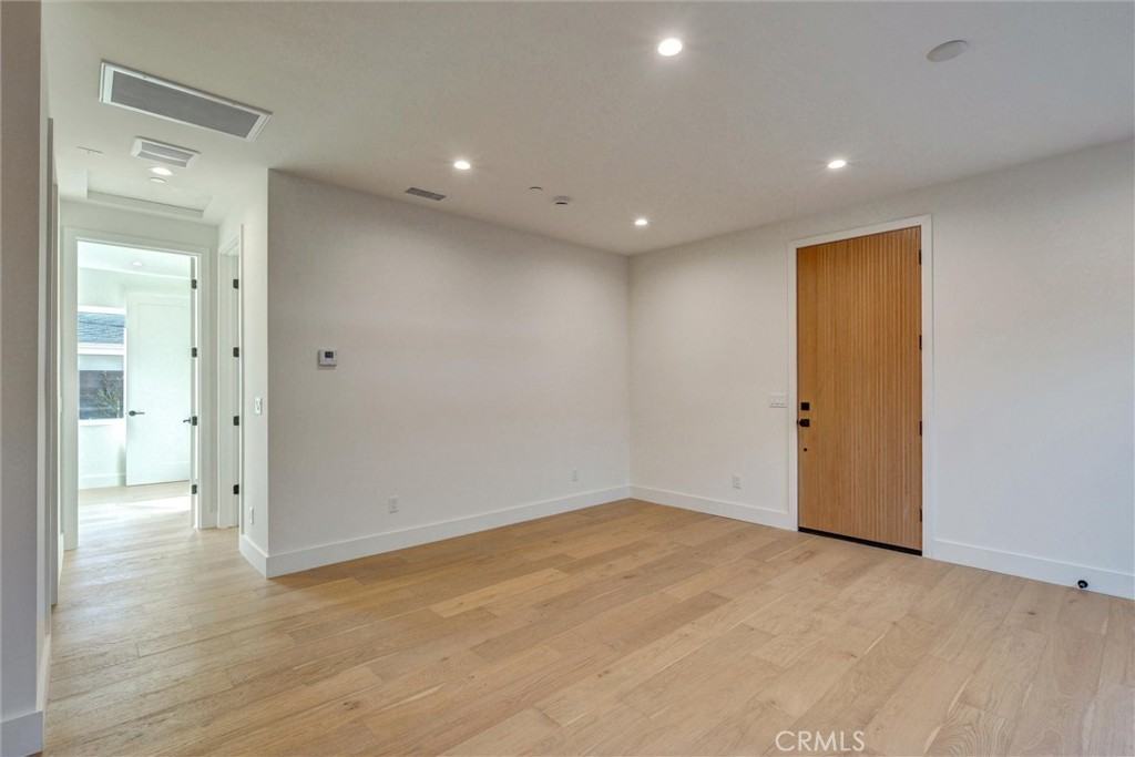 1690 N Sierra Bonita Ave #1690 - Photo 3 of 10