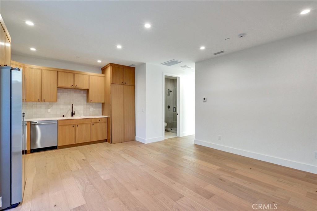 1690 N Sierra Bonita Ave #1690 - Photo 4 of 10