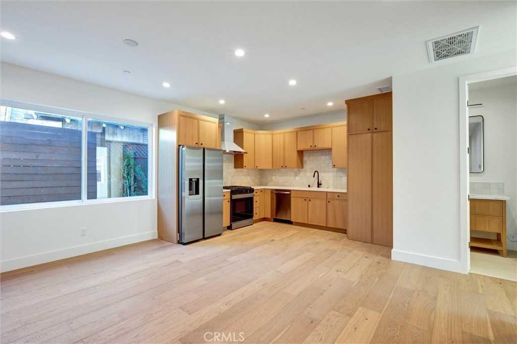 1690 N Sierra Bonita Ave #1690 - Photo 5 of 10