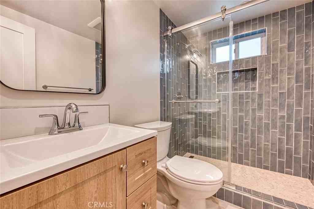 368 Oak St #368C - Photo 4 of 8