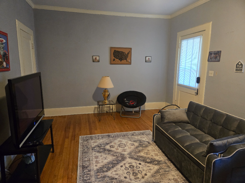 2215 Marion St - Photo 2 of 11