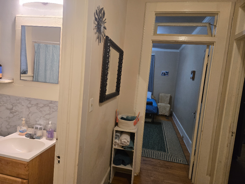 2215 Marion St - Photo 5 of 11