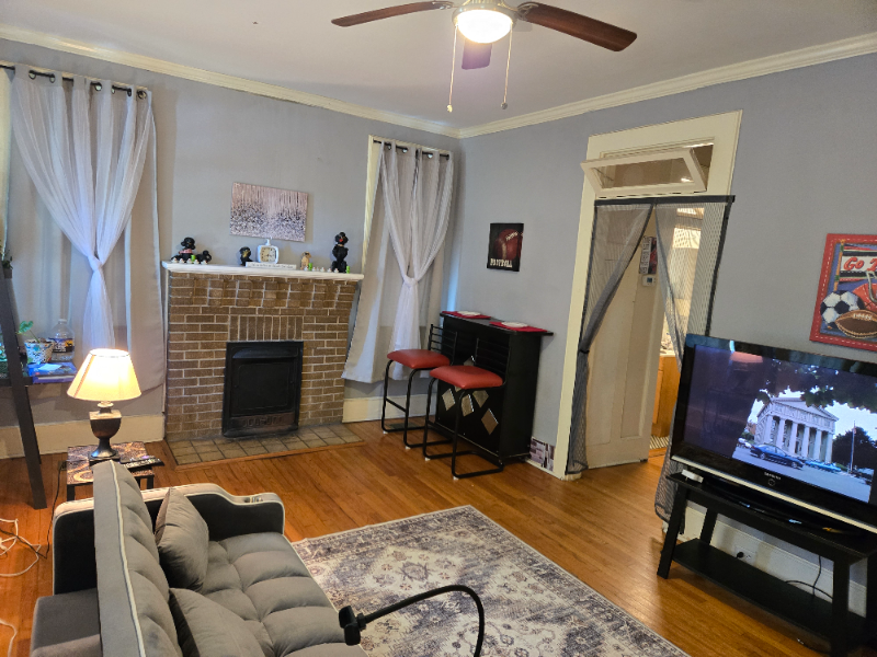 2215 Marion St - Photo 6 of 11