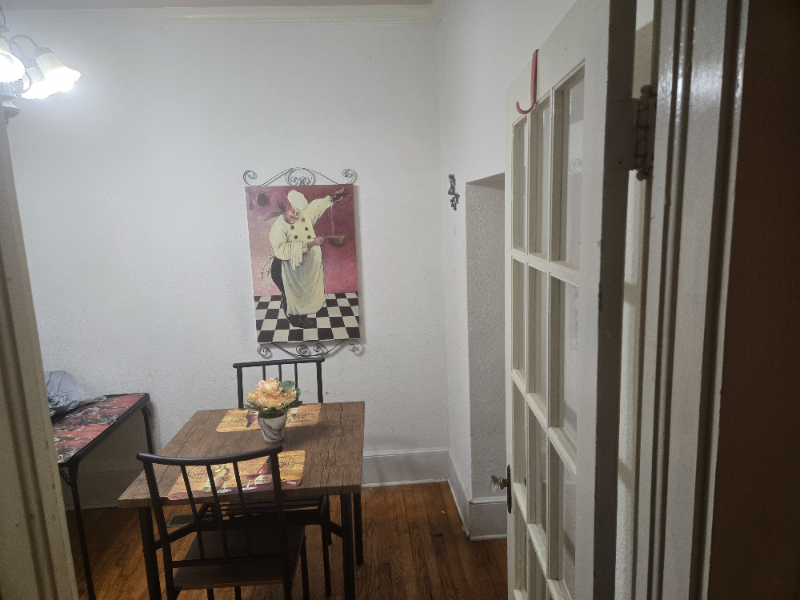 2215 Marion St - Photo 7 of 11