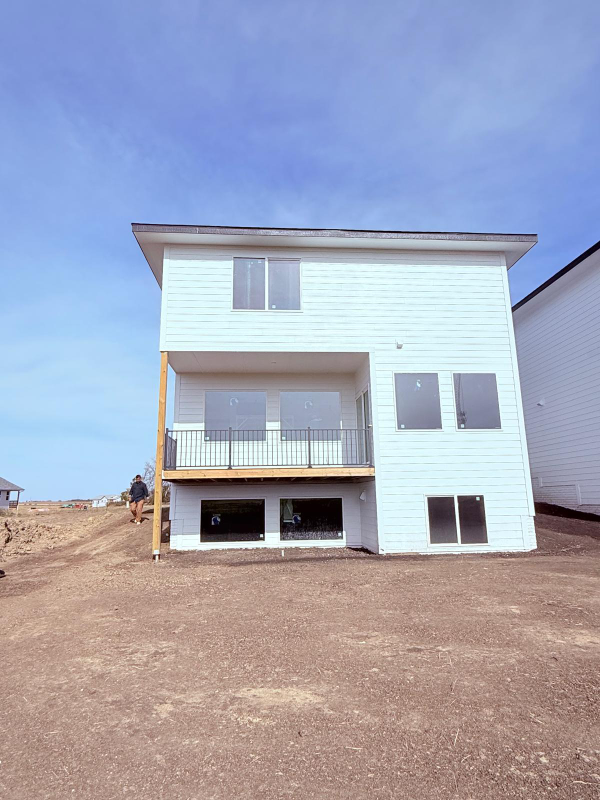 1104 Nw Sproul Dr - Photo 2 of 9