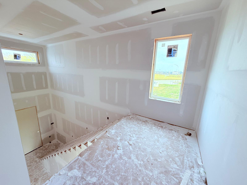 1104 Nw Sproul Dr - Photo 4 of 9