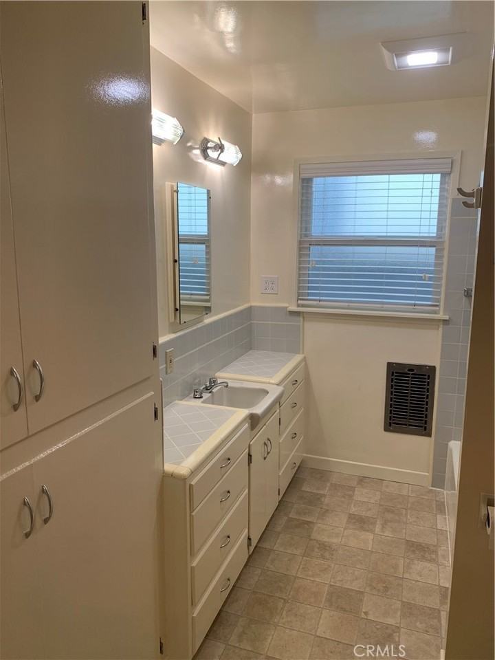 216 Baltimore Ave #216 - Photo 7 of 12