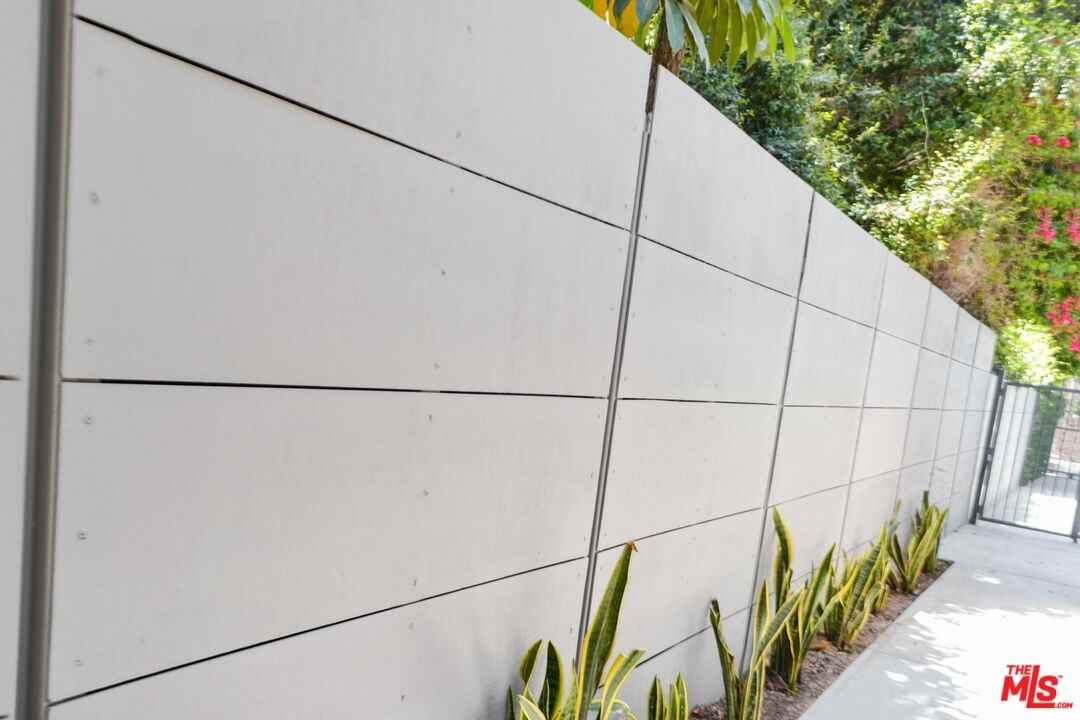 1446 S Cochran Ave #1446-1 - Photo 6 of 9