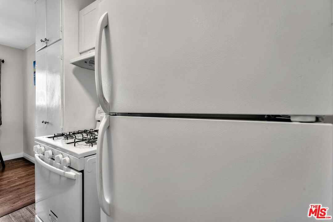 932 Wilcox Ave #932-5 - Photo 5 of 45