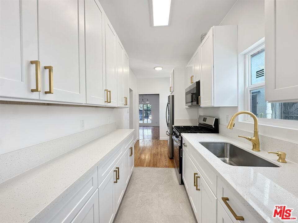 5932 1/2 Willoughby Ave #5932 - Photo 6 of 13