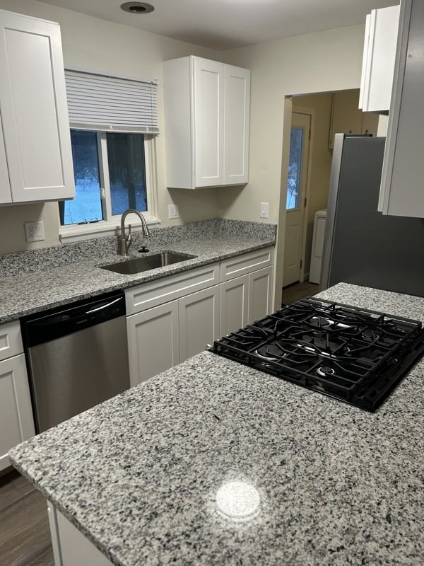 439 Rose - Photo 2 of 9