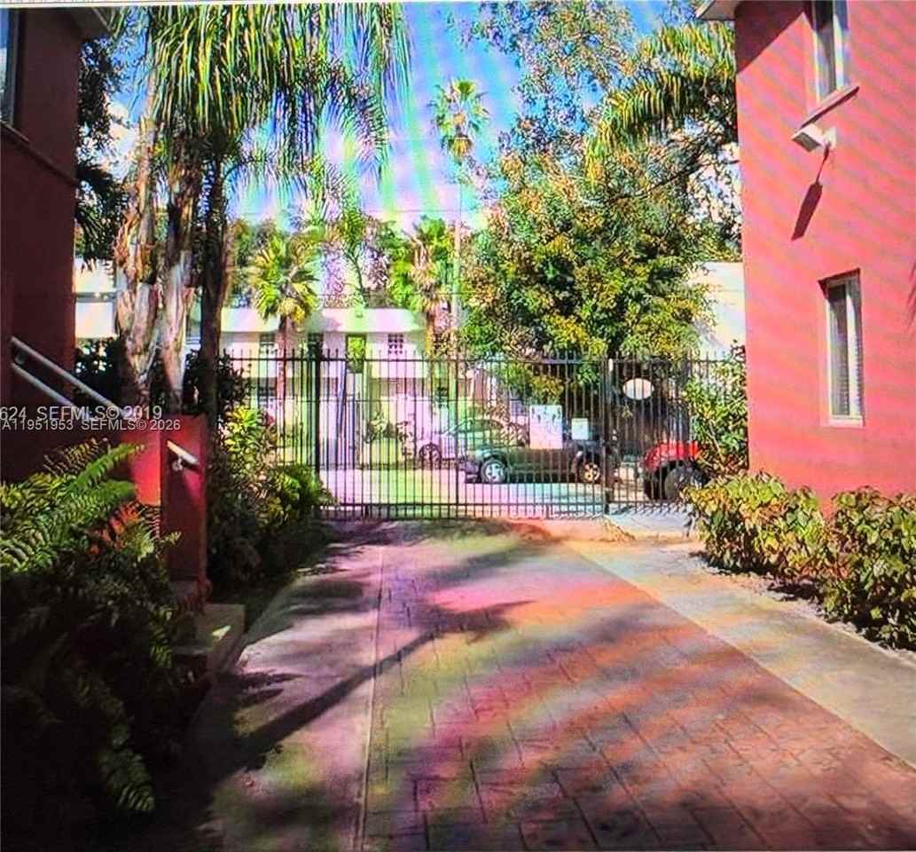 544 Ne 62nd St #544-5442 - Photo 4 of 7