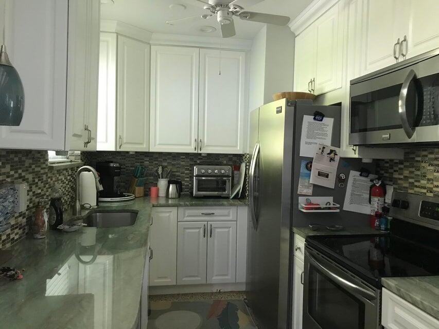 7 Bel Air Dr #7 - Photo 5 of 19