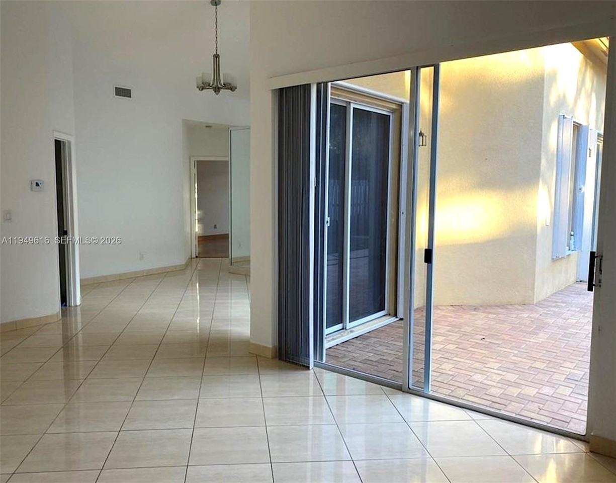 9842 Nw 29th St #9842 - Photo 6 of 28