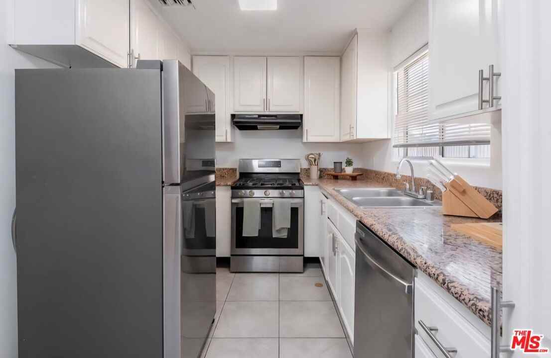 525 N Orange Dr #5251-2 - Photo 7 of 23