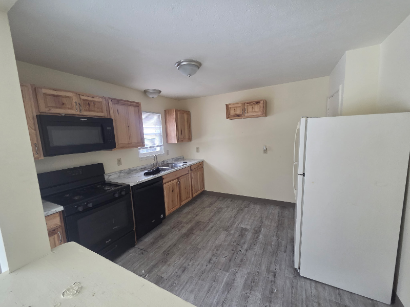 423 Mathews Rd - Photo 2 of 7