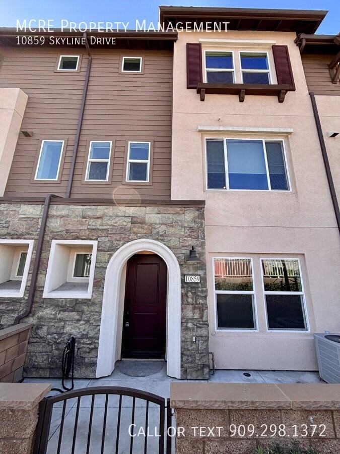 10859 Skyline Dr - Photo 2 of 30