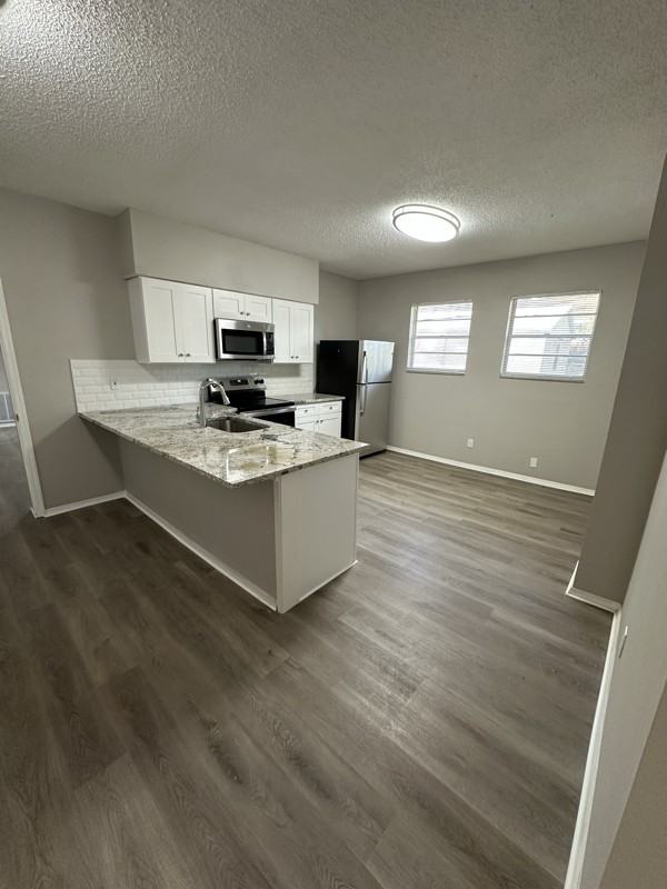 2208 W Woodlawn Ave - Photo 3 of 11