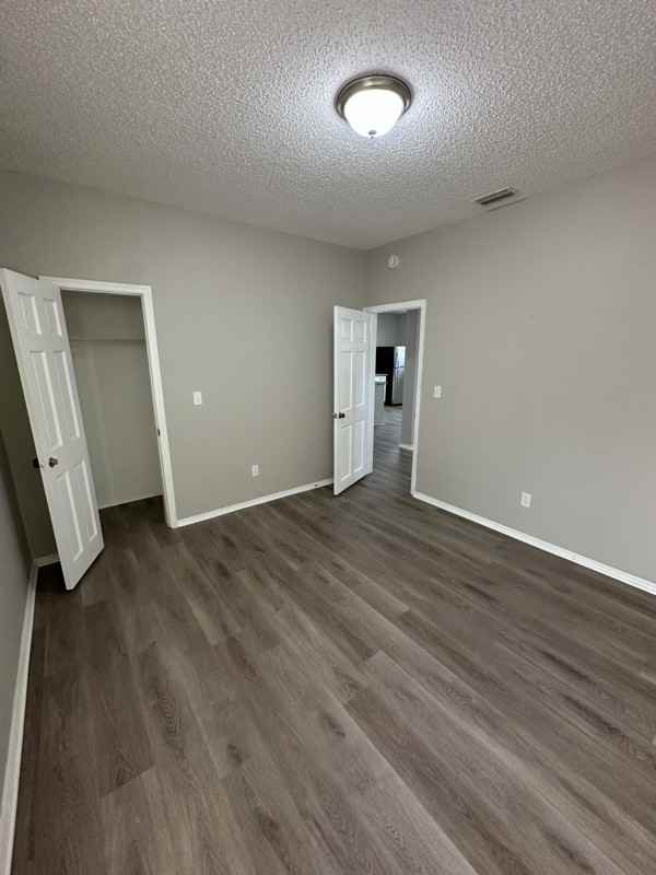 2208 W Woodlawn Ave - Photo 4 of 11