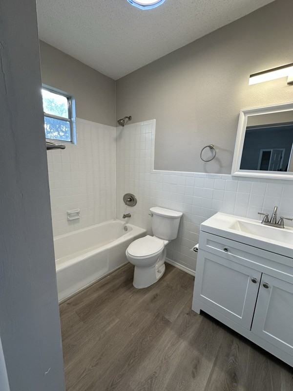 2208 W Woodlawn Ave - Photo 6 of 11