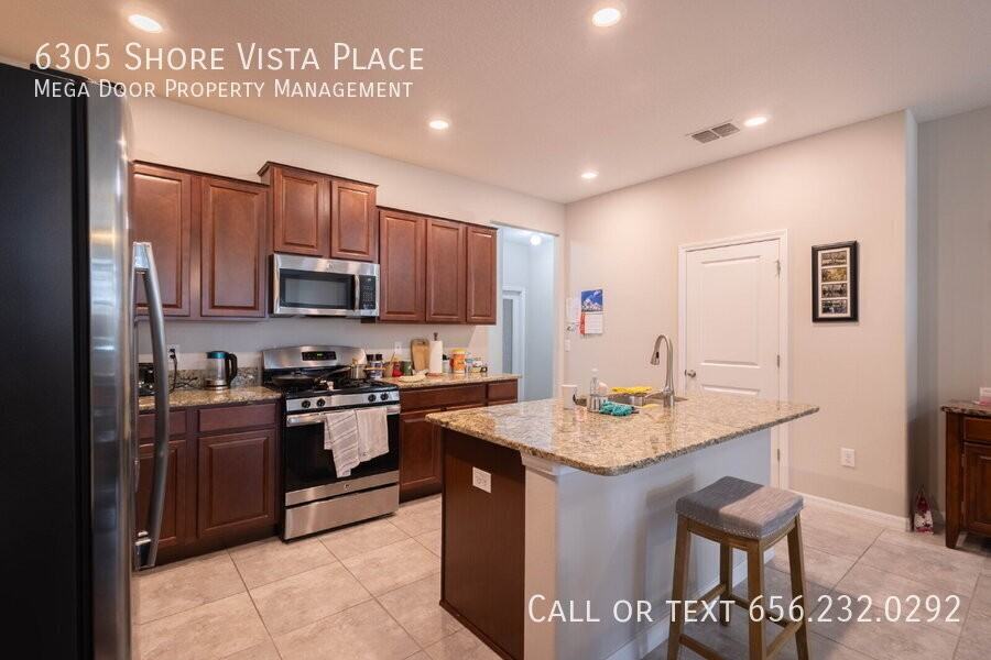 6305 Shore Vista Pl - Photo 6 of 25