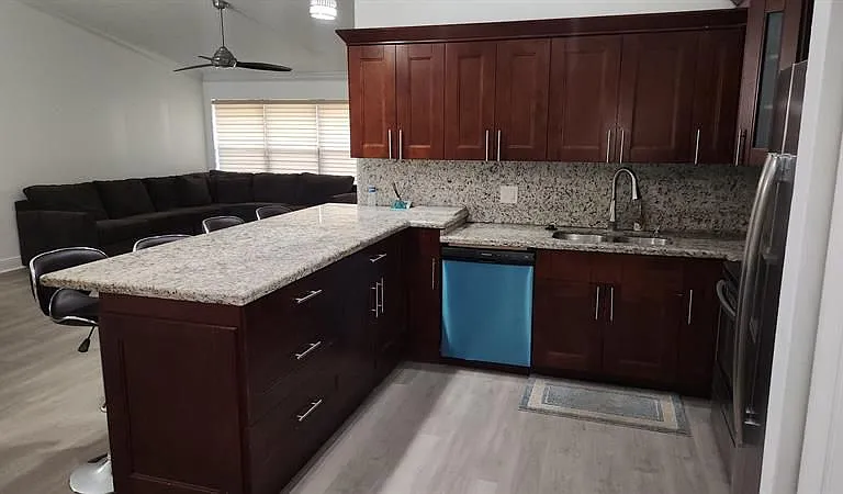 7708 Nw 38th Ct - Photo 3 of 9