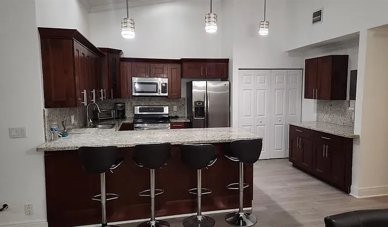 7708 Nw 38th Ct - Photo 4 of 9