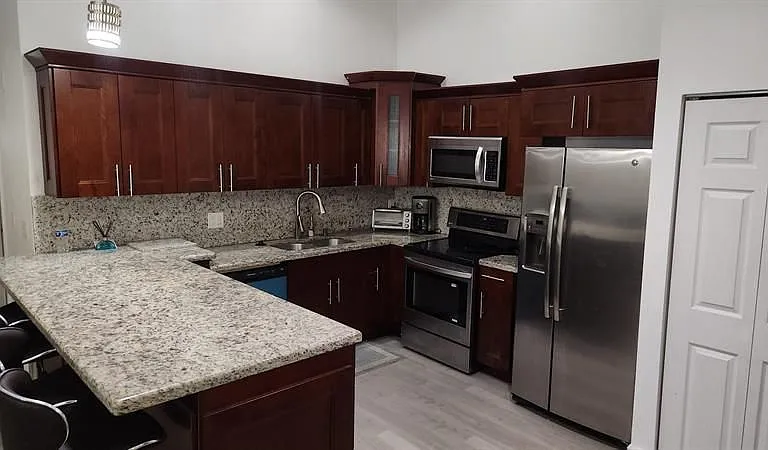 7708 Nw 38th Ct - Photo 5 of 9