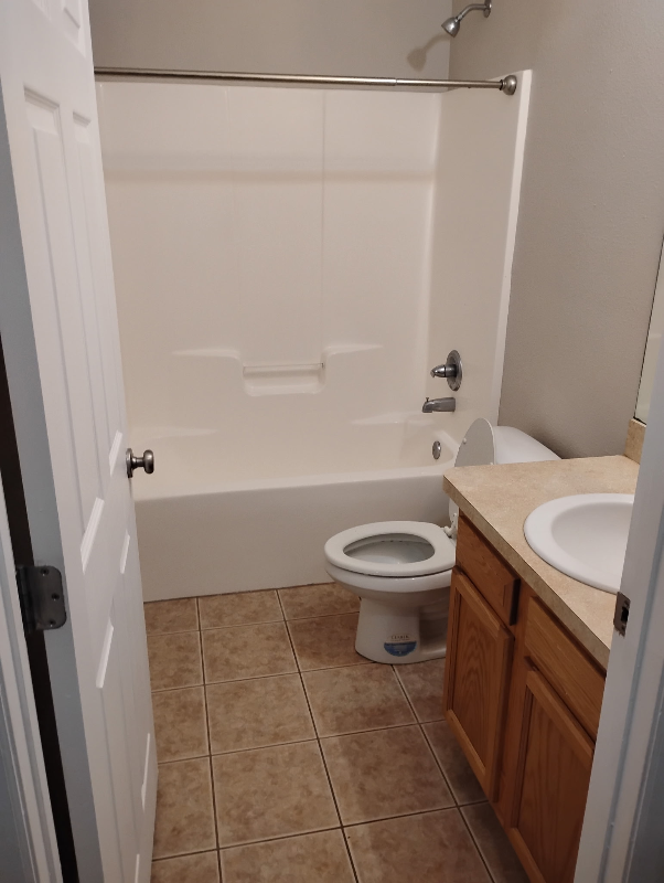 627 Ne Washington St - Photo 5 of 10